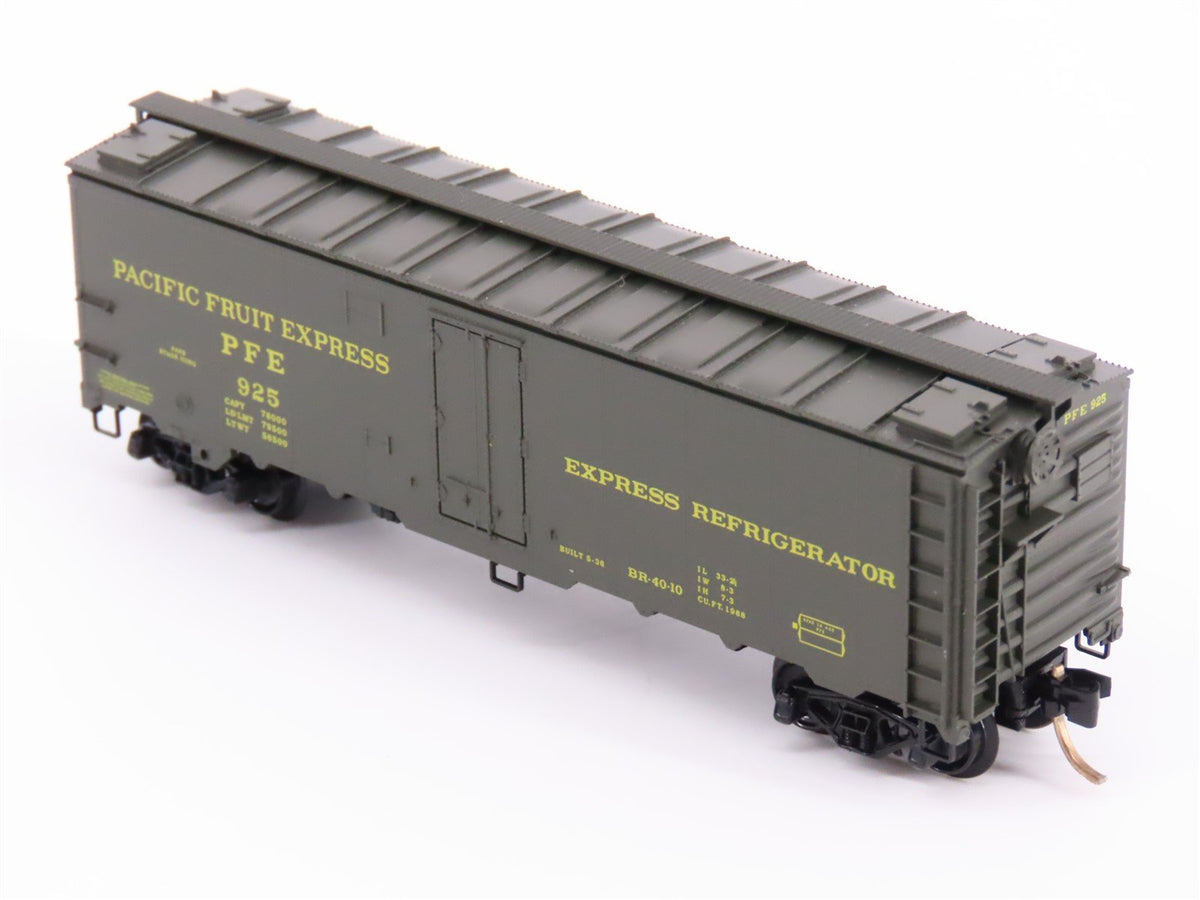 N Scale Micro-Trains MTL 59510 PFE Pacific Fruit Express 40&#39; Steel Reefer #925