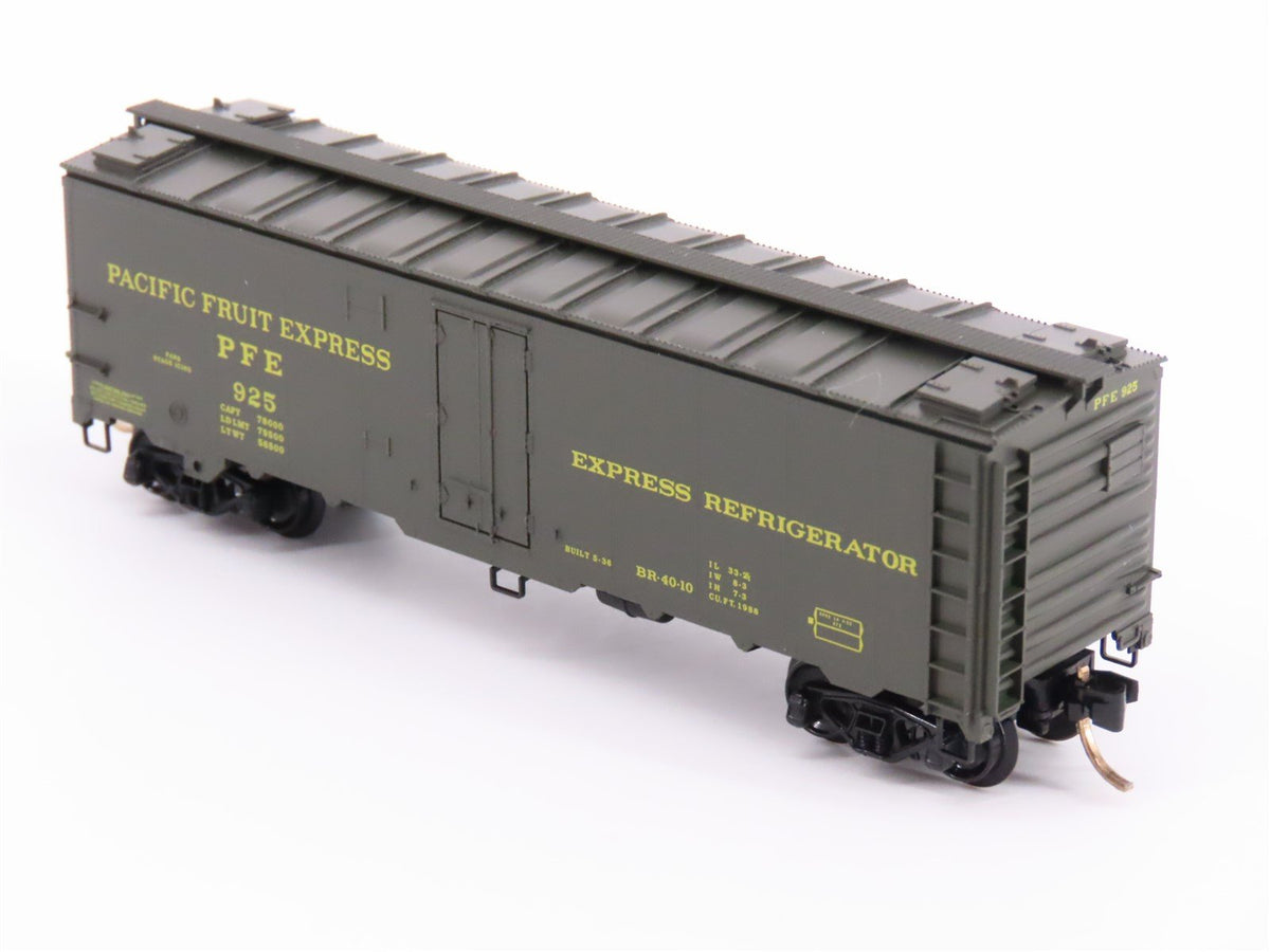 N Scale Micro-Trains MTL 59510 PFE Pacific Fruit Express 40&#39; Steel Reefer #925