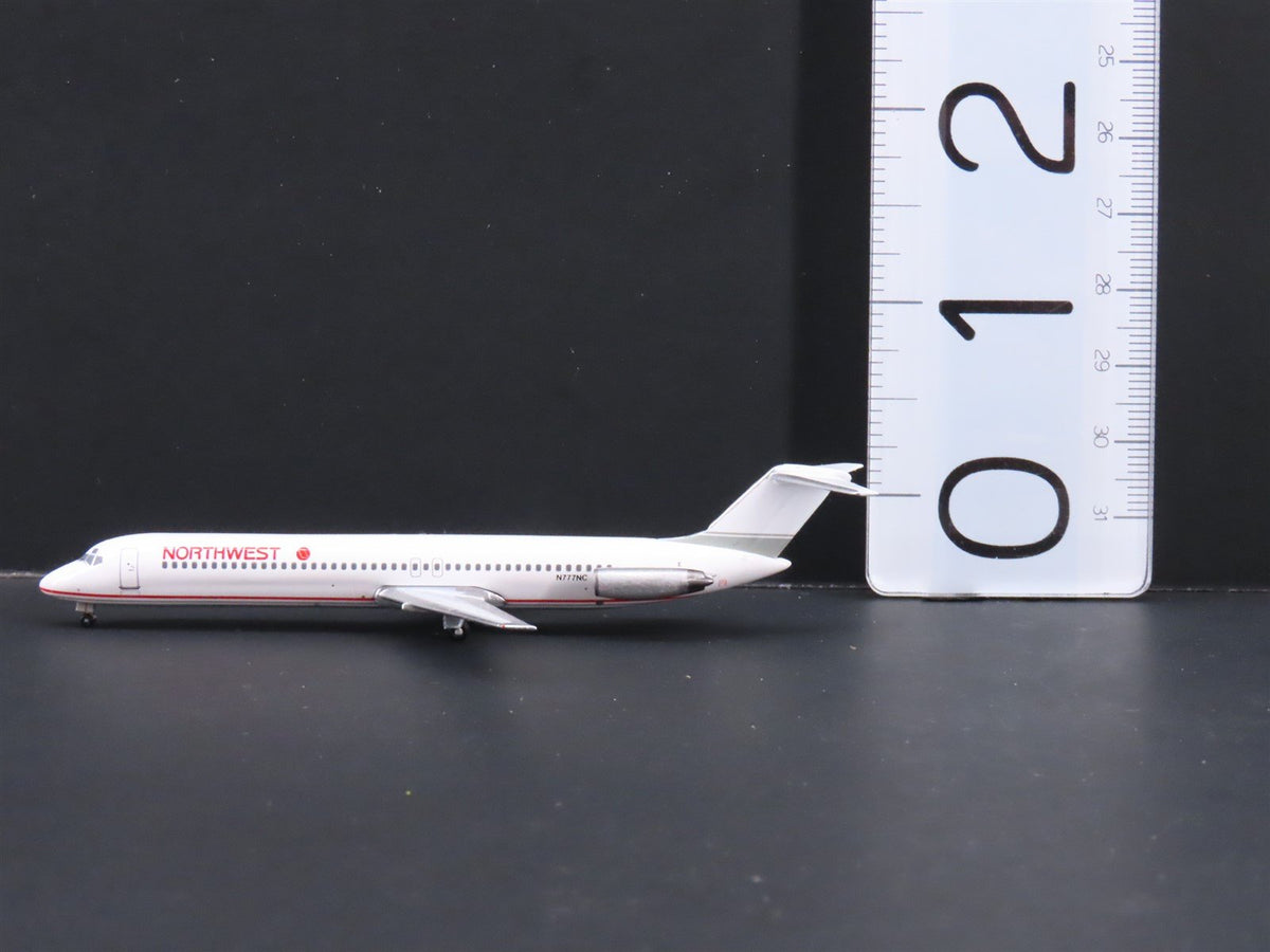 1:400 Aero Classics Republic Northwest Douglas DC-9-51 Airliner N777NC