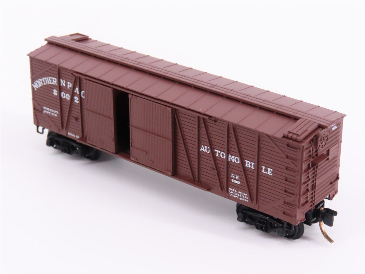 N Scale Kadee Micro-Trains MTL 29030 NP Northern Pacific 40&#39; Box Car #8002