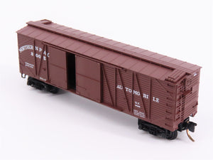 N Scale Kadee Micro-Trains MTL 29030 NP Northern Pacific 40' Box Car #8002