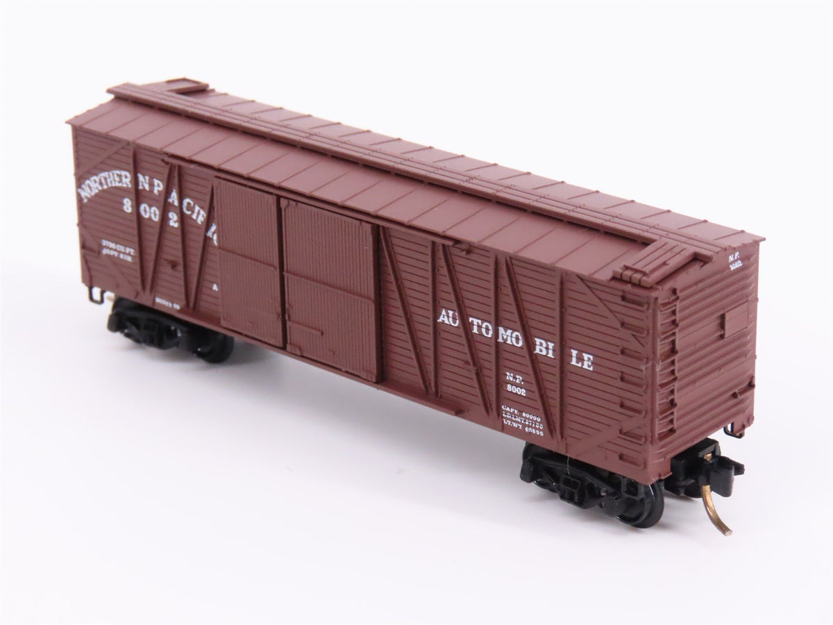 N Scale Kadee Micro-Trains MTL 29030 NP Northern Pacific 40&#39; Box Car #8002