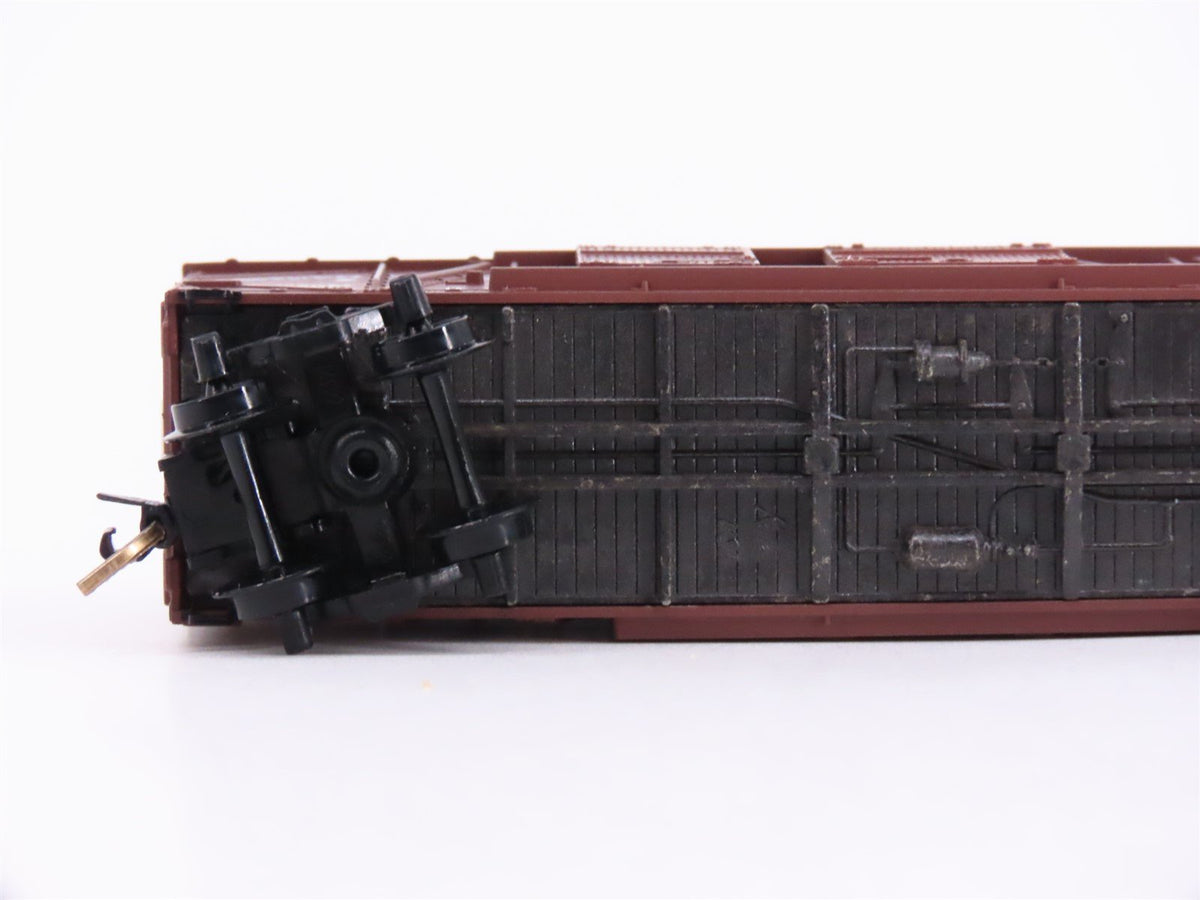 N Scale Kadee Micro-Trains MTL 29030 NP Northern Pacific 40&#39; Box Car #8002