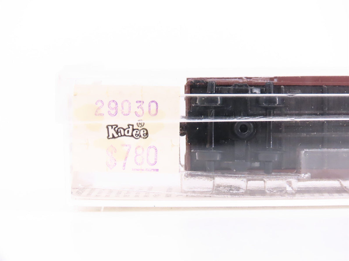 N Scale Kadee Micro-Trains MTL 29030 NP Northern Pacific 40&#39; Box Car #8002