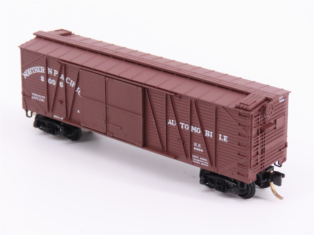 N Scale Micro-Trains MTL 29030 NP Northern Pacific Automobile 40&#39; Box Car #8006