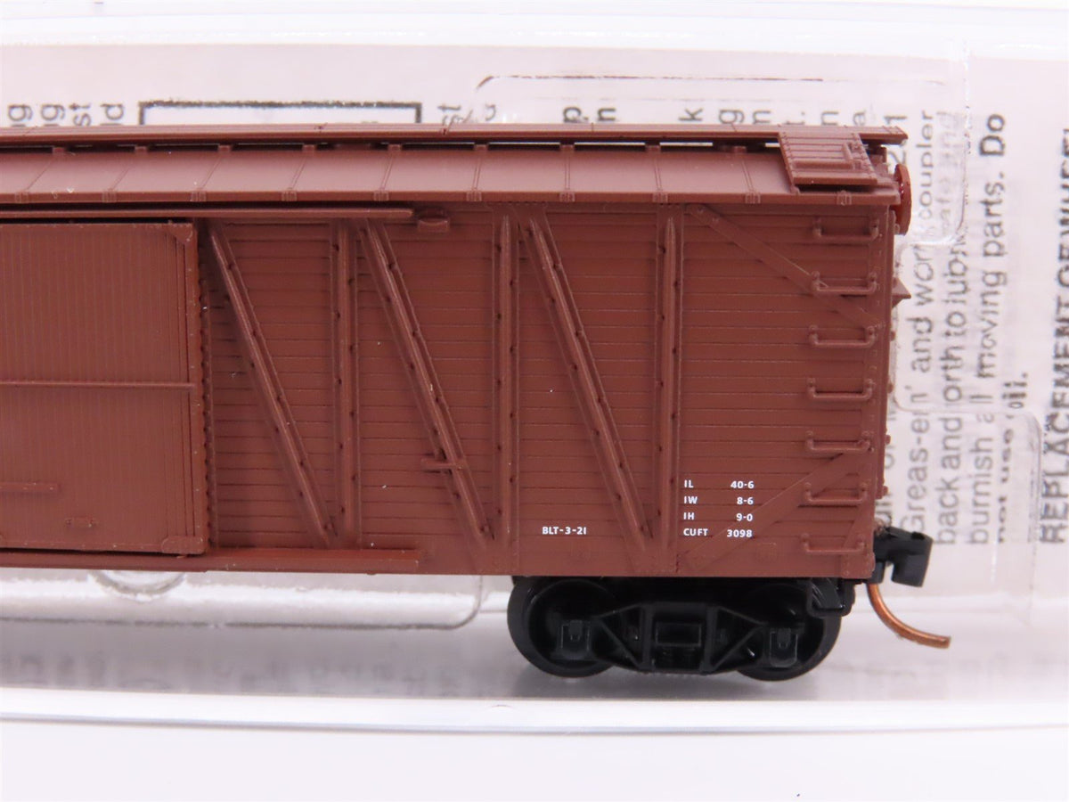 N Micro-Trains MTL 28120 CP Canadian Pacific 40&#39; Single Door Box Car #230100