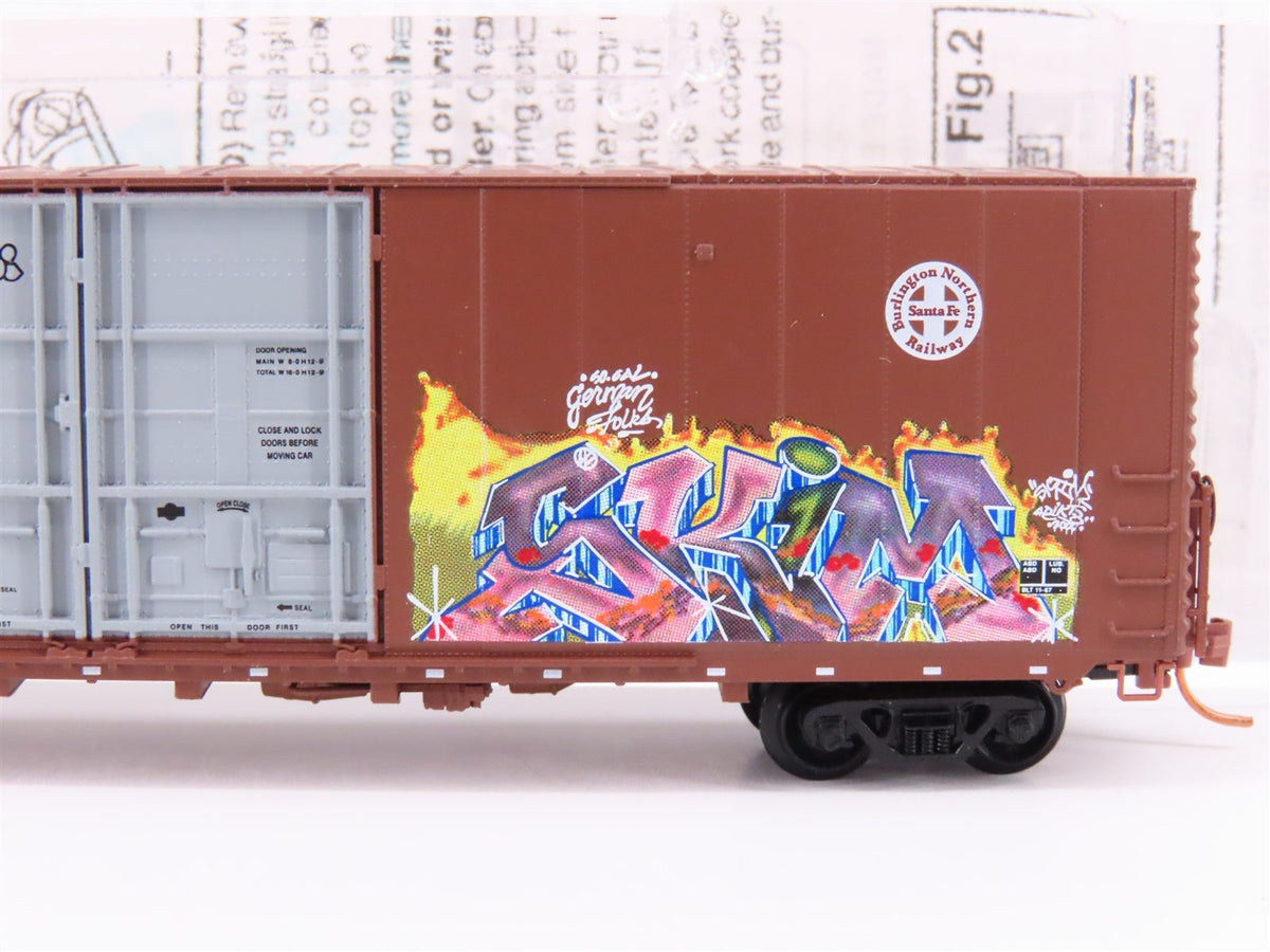 N Micro-Trains MTL GCS Car #12 BNSF &quot;California&quot; 60&#39; Box Car #760550 w/ Graffiti