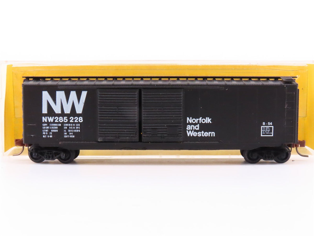 N Kadee Micro-Trains MTL 34033-1 NW Norfolk Western Box Car #285228 - Blue Label