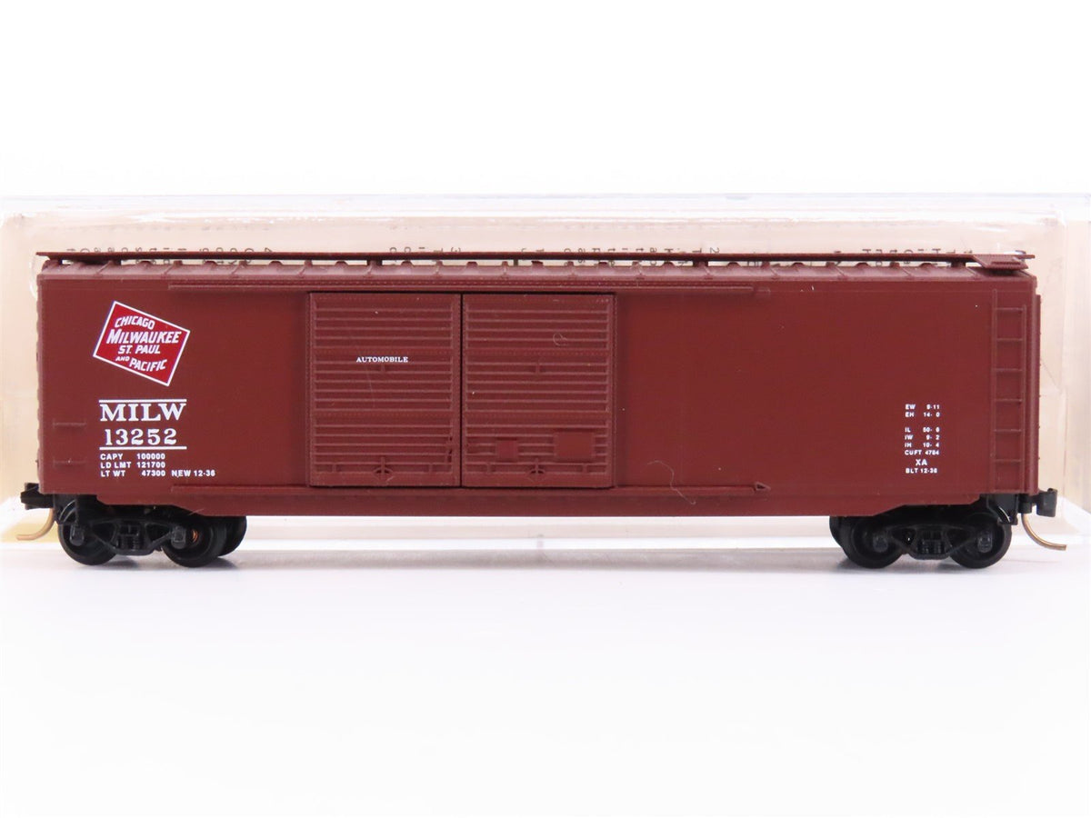 N Scale Kadee Micro-Trains MTL 34140 MILW Milwaukee Road 50&#39; Box Car #13252