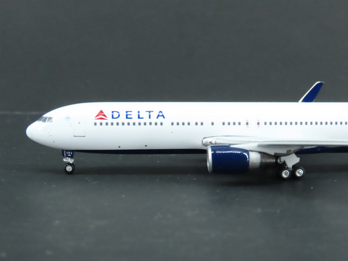 1:400 Scale GeminiJets GJDAL984 Delta Air Lines Boeing 767-300EA Airliner