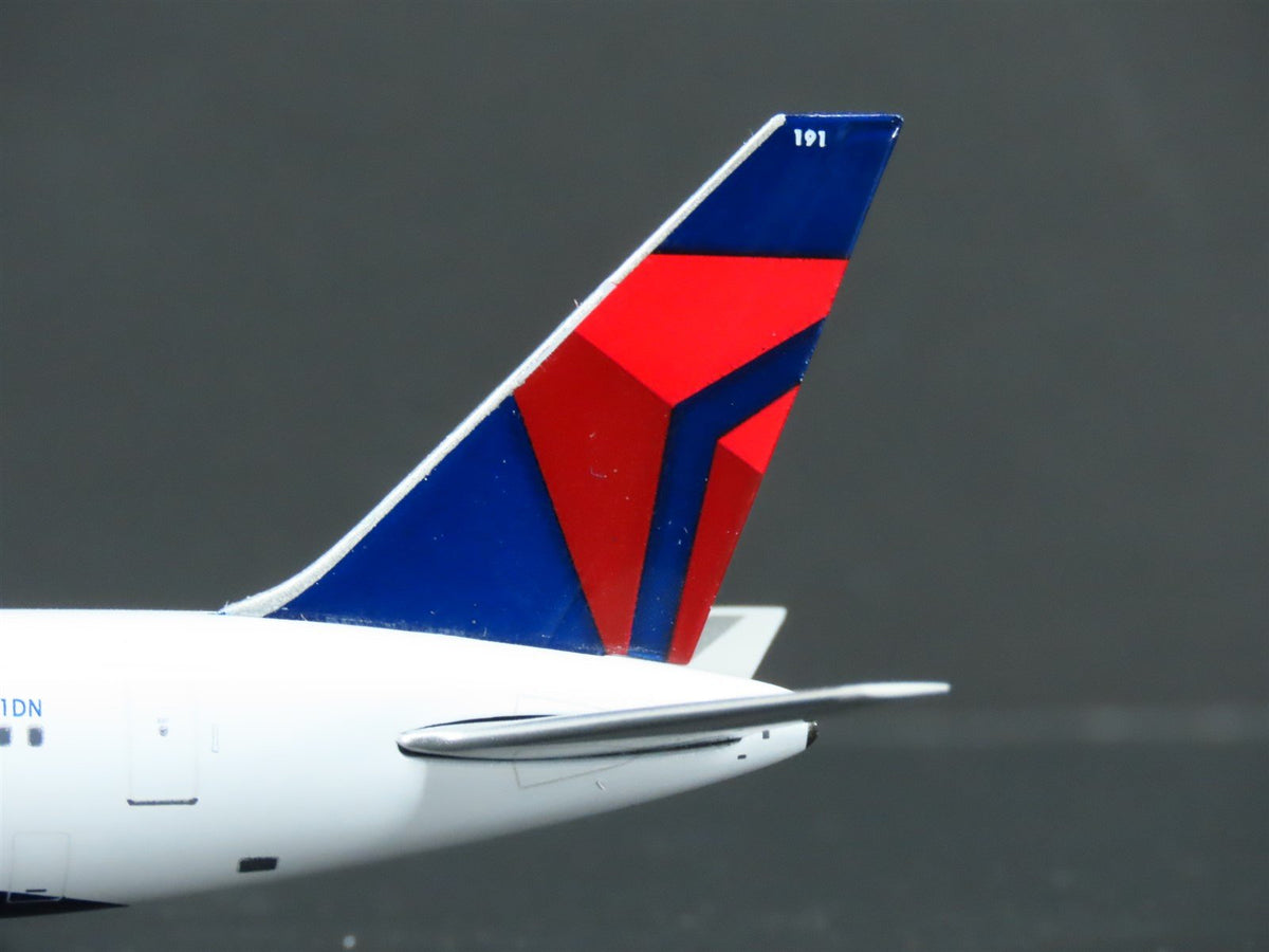 1:400 Scale GeminiJets GJDAL984 Delta Air Lines Boeing 767-300EA Airliner