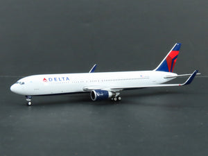 1:400 Scale GeminiJets GJDAL984 Delta Air Lines Boeing 767-300EA Airliner