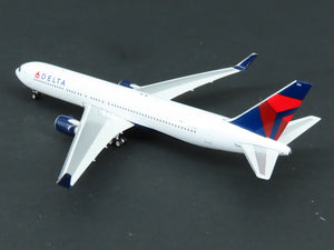 1:400 Scale GeminiJets GJDAL984 Delta Air Lines Boeing 767-300EA Airliner