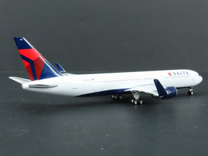 1:400 Scale GeminiJets GJDAL984 Delta Air Lines Boeing 767-300EA Airliner
