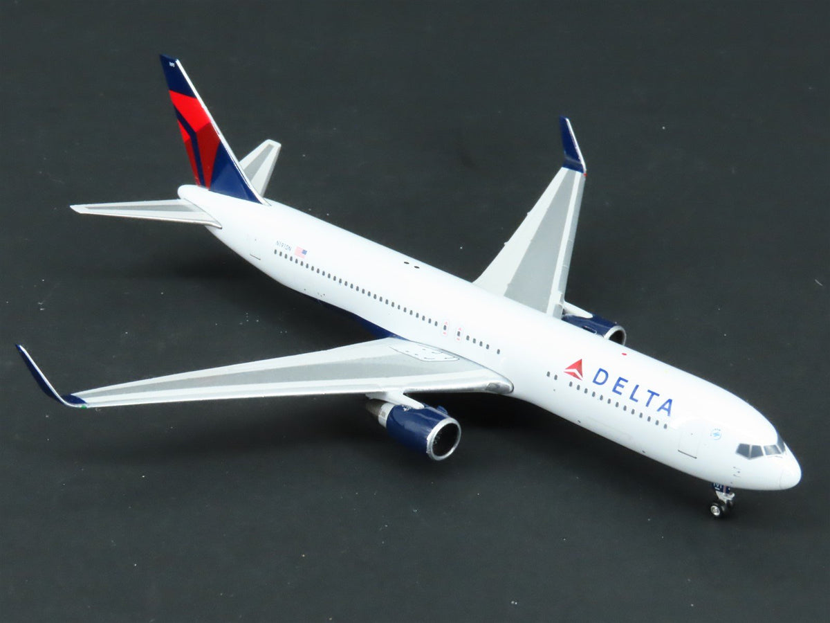 1:400 Scale GeminiJets GJDAL984 Delta Air Lines Boeing 767-300EA Airliner