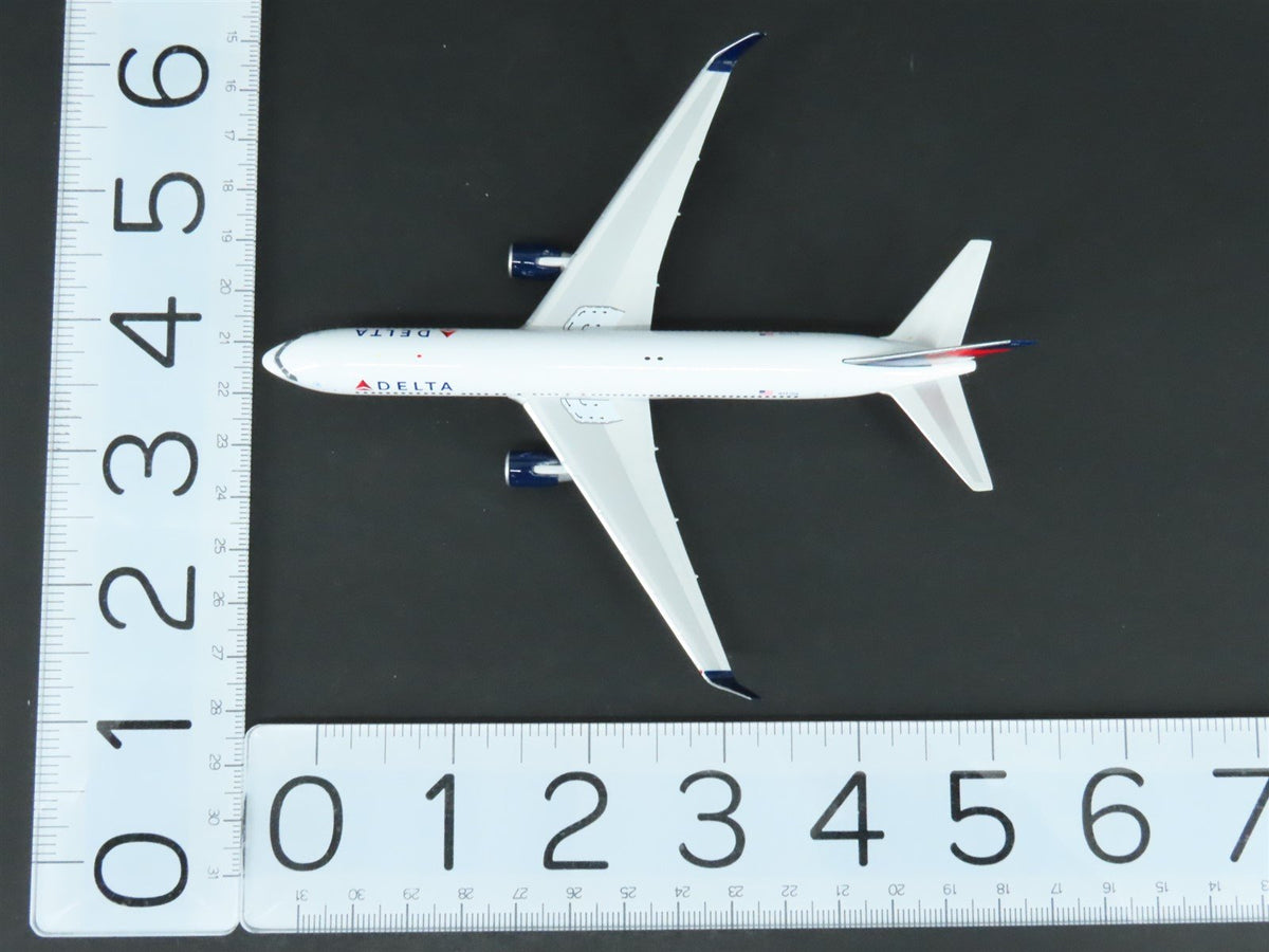 1:400 Scale GeminiJets GJDAL984 Delta Air Lines Boeing 767-300EA Airliner