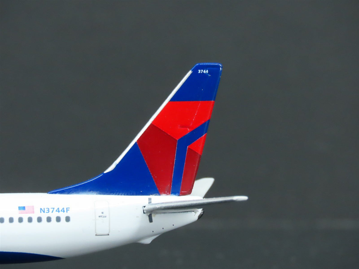 1:400 Scale GeminiJets GJDAL841 Delta Air Lines Boeing 737-800 Airliner