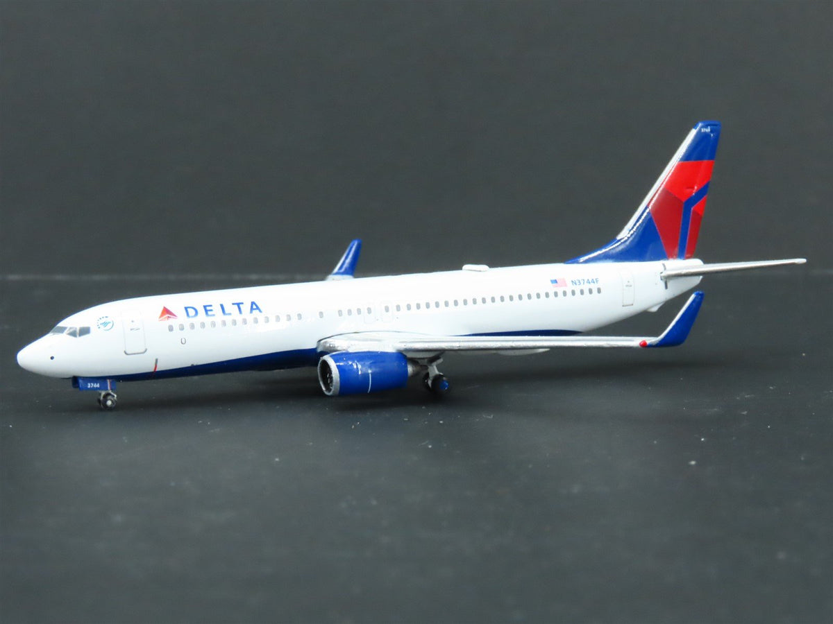 1:400 Scale GeminiJets GJDAL841 Delta Air Lines Boeing 737-800 Airliner
