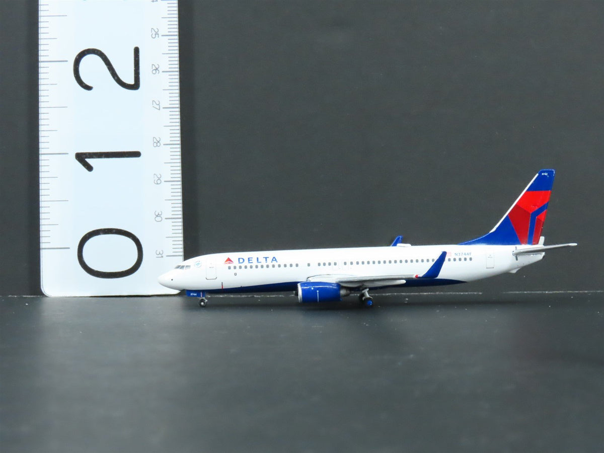 1:400 Scale GeminiJets GJDAL841 Delta Air Lines Boeing 737-800 Airliner