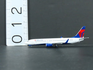 1:400 Scale GeminiJets GJDAL841 Delta Air Lines Boeing 737-800 Airliner