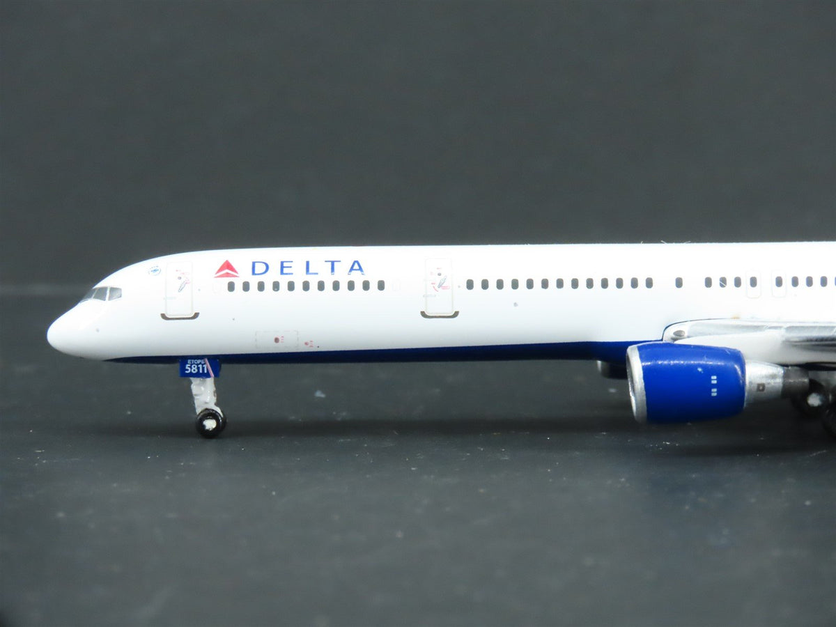 1:400 Scale GeminiJets GJDAL990 Delta Air Lines Boeing 757-300 Airliner