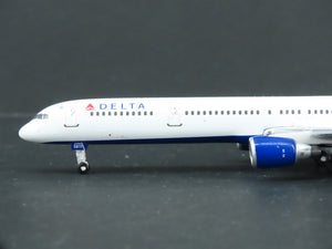 1:400 Scale GeminiJets GJDAL990 Delta Air Lines Boeing 757-300 Airliner