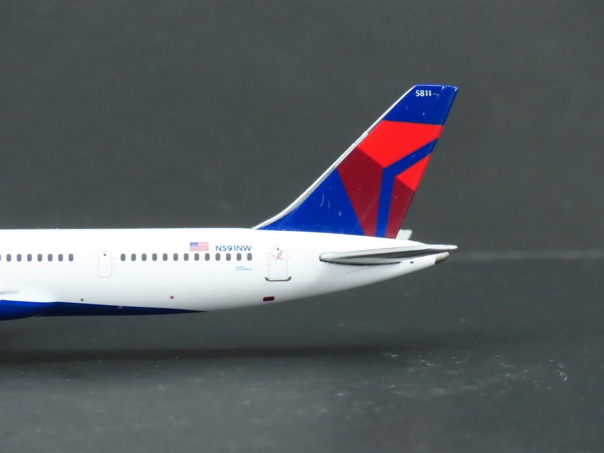 1:400 Scale GeminiJets GJDAL990 Delta Air Lines Boeing 757-300 Airliner