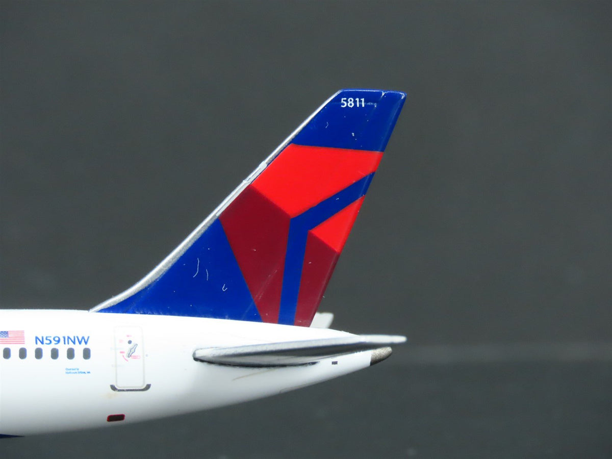 1:400 Scale GeminiJets GJDAL990 Delta Air Lines Boeing 757-300 Airliner