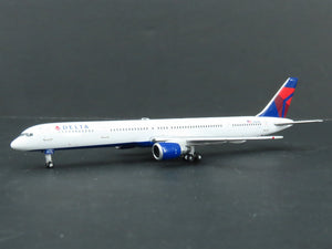 1:400 Scale GeminiJets GJDAL990 Delta Air Lines Boeing 757-300 Airliner