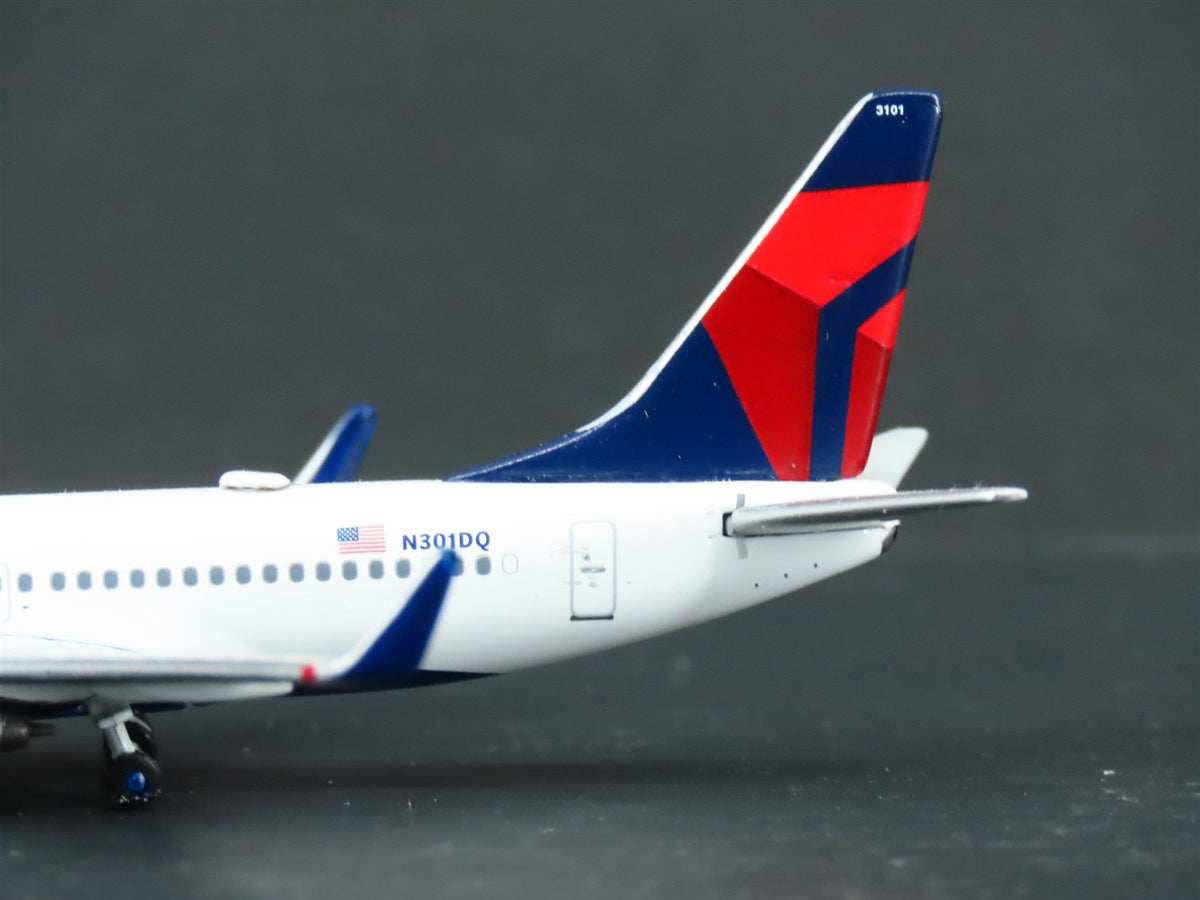 1:400 Scale GeminiJets GJDAL883 Delta Air Lines Boeing 737-300 Airliner
