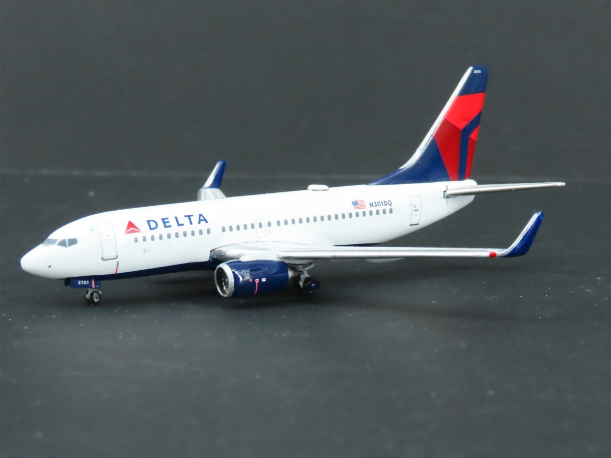 1:400 Scale GeminiJets GJDAL883 Delta Air Lines Boeing 737-300 Airliner