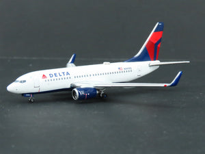 1:400 Scale GeminiJets GJDAL883 Delta Air Lines Boeing 737-300 Airliner