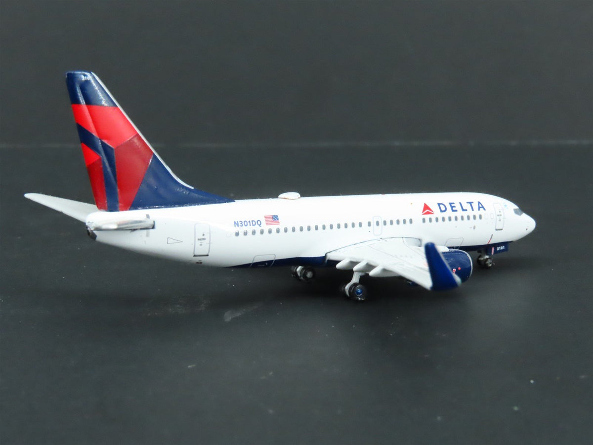 1:400 Scale GeminiJets GJDAL883 Delta Air Lines Boeing 737-300 Airliner