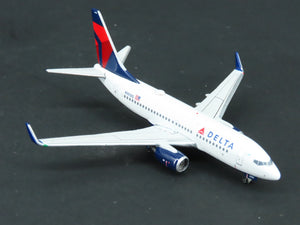 1:400 Scale GeminiJets GJDAL883 Delta Air Lines Boeing 737-300 Airliner