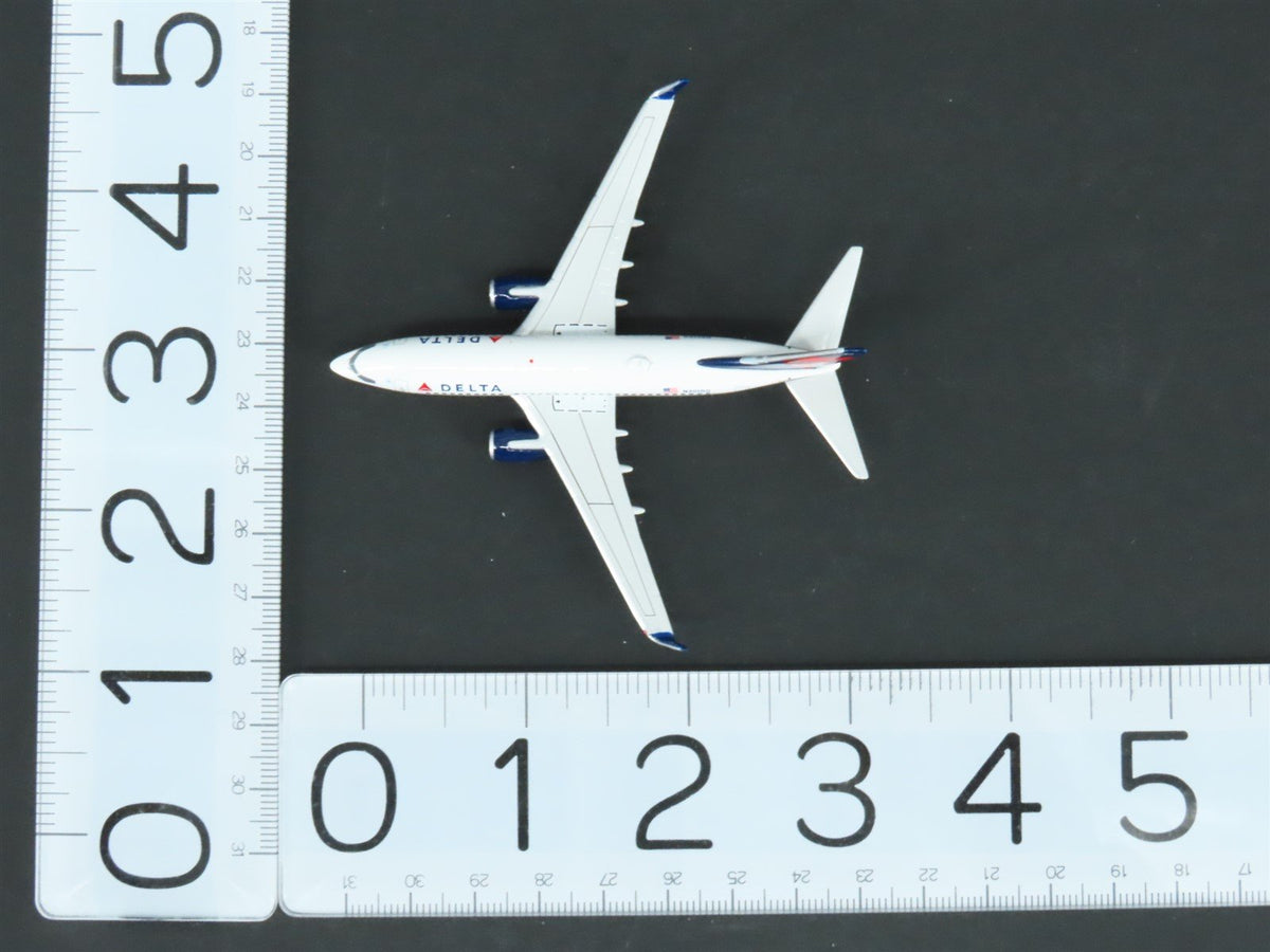 1:400 Scale GeminiJets GJDAL883 Delta Air Lines Boeing 737-300 Airliner