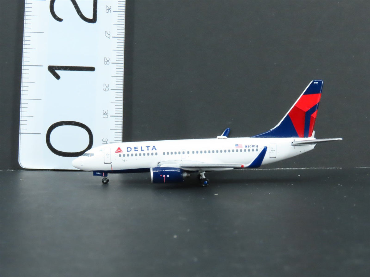 1:400 Scale GeminiJets GJDAL883 Delta Air Lines Boeing 737-300 Airliner