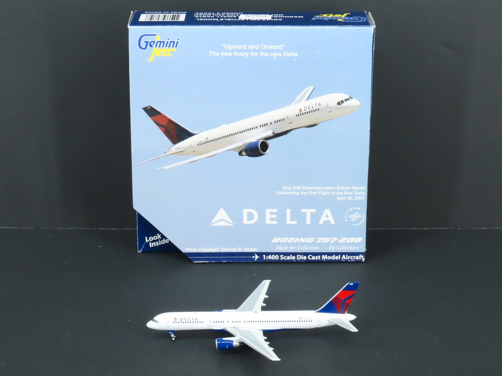 1:400 Scale GeminiJets GJDAL810 Delta Air Lines Boeing 757-200 Airliner