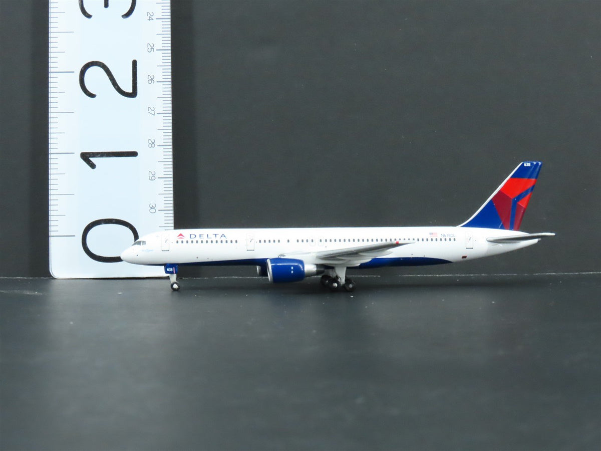 1:400 Scale GeminiJets GJDAL810 Delta Air Lines Boeing 757-200 Airliner