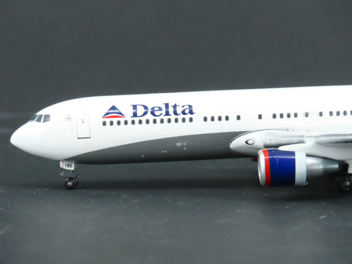 1:400 Scale GeminiJets GJDAL451 Delta Air Lines Boeing 767-300 Airliner