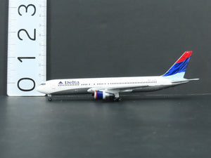 1:400 Scale GeminiJets GJDAL451 Delta Air Lines Boeing 767-300 Airliner