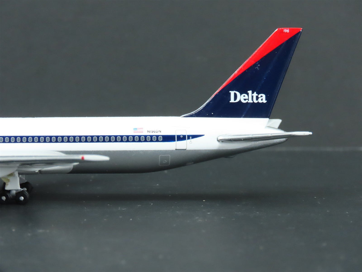 1:400 Scale GeminiJets GJDAL446 Delta Air Lines Boeing 767-300 Airliner