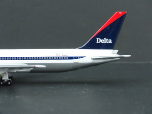 1:400 Scale GeminiJets GJDAL446 Delta Air Lines Boeing 767-300 Airliner