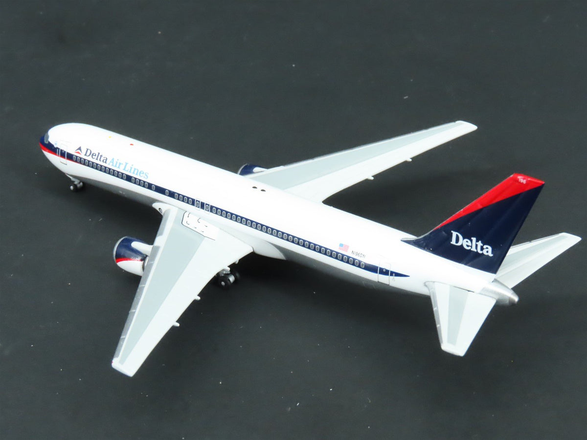 1:400 Scale GeminiJets GJDAL446 Delta Air Lines Boeing 767-300 Airliner