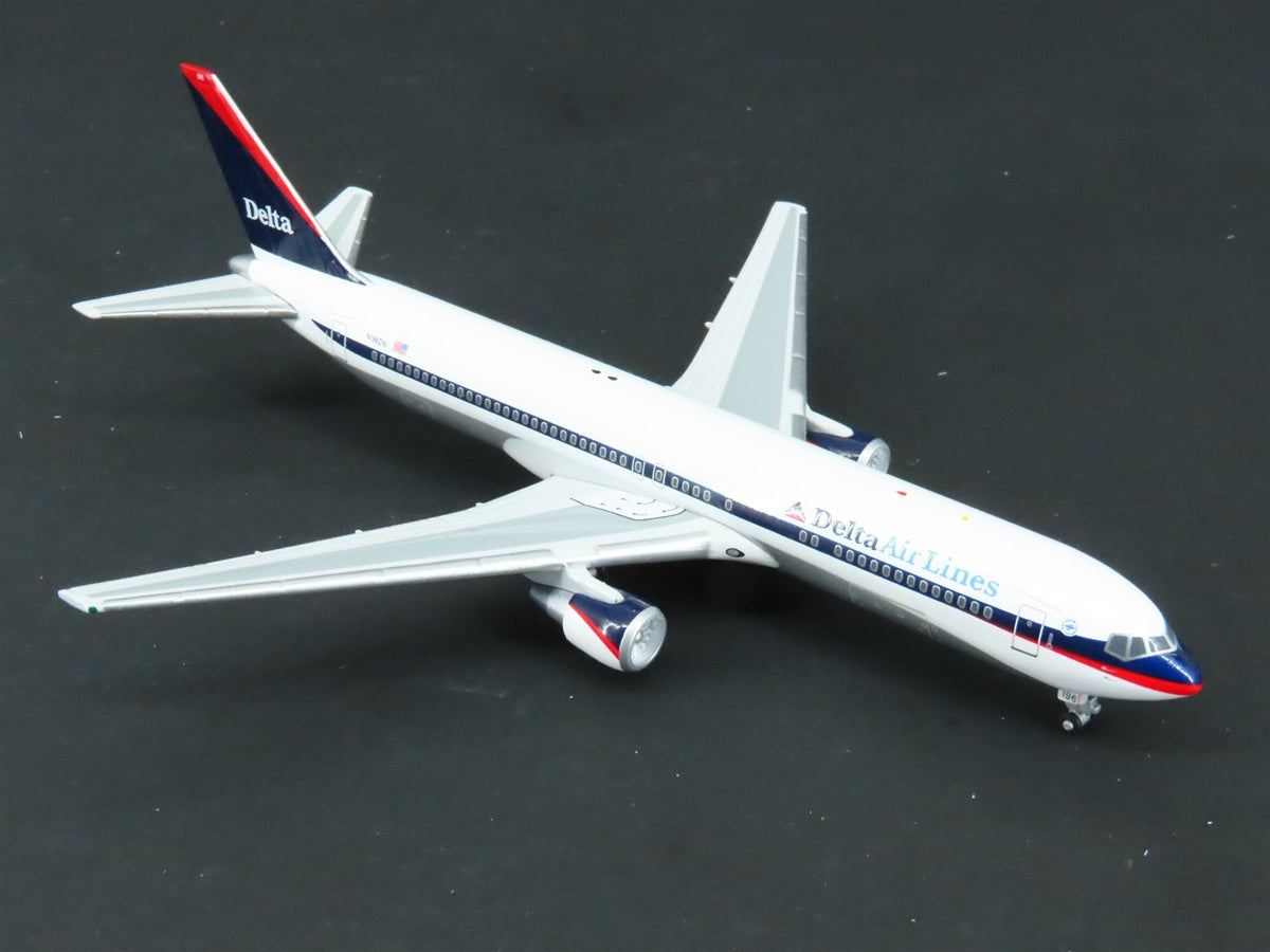 1:400 Scale GeminiJets GJDAL446 Delta Air Lines Boeing 767-300 Airliner