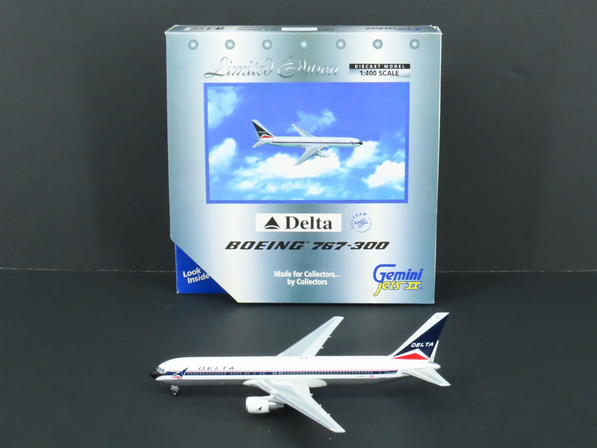 1:400 Scale GeminiJets GJDAL454 Delta Air Lines Boeing 767-300 Airliner