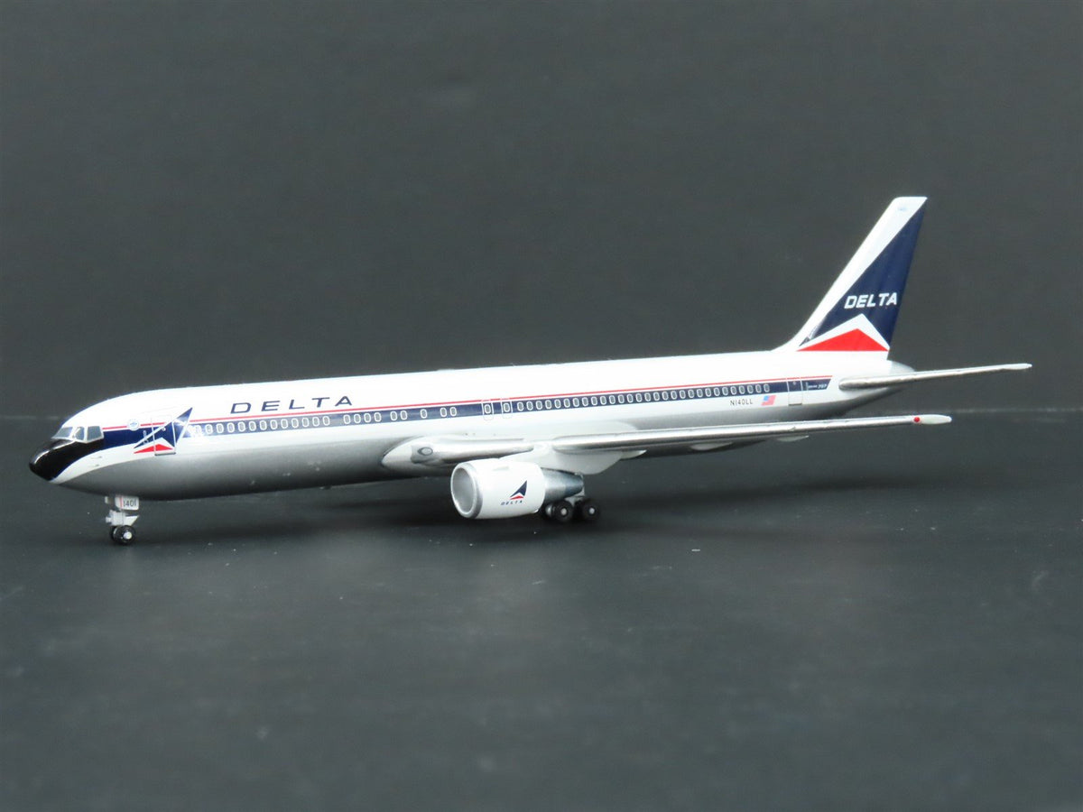 1:400 Scale GeminiJets GJDAL454 Delta Air Lines Boeing 767-300 Airliner