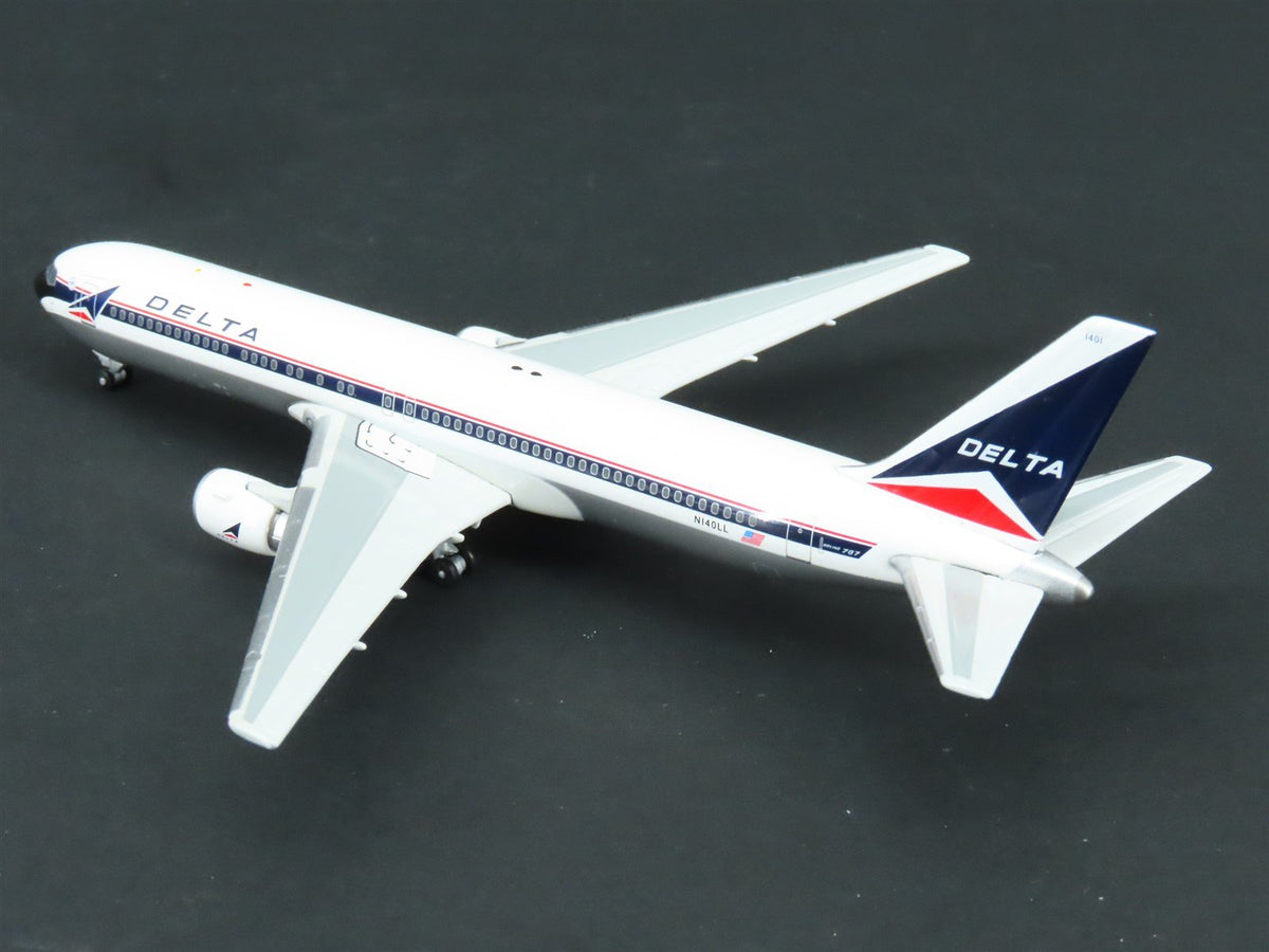 1:400 Scale GeminiJets GJDAL454 Delta Air Lines Boeing 767-300 Airliner