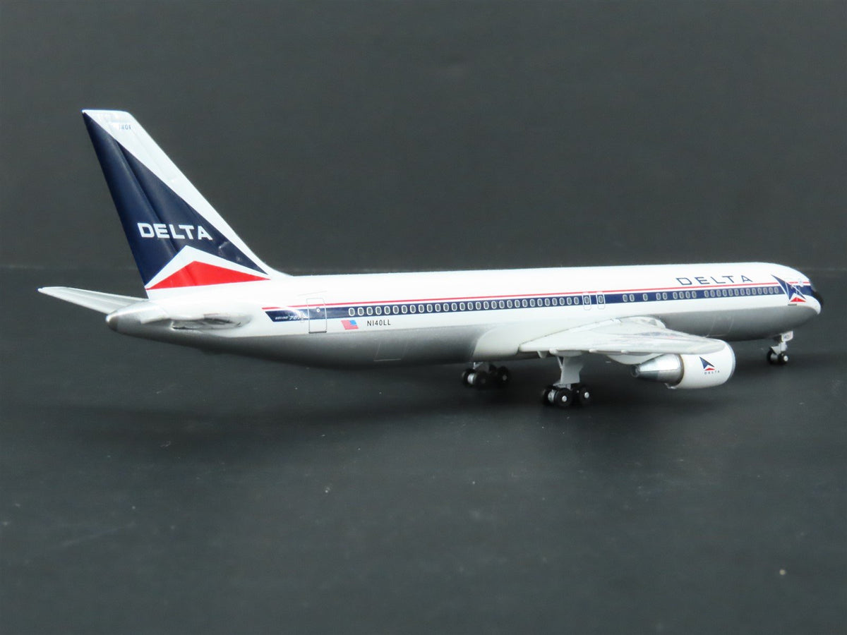 1:400 Scale GeminiJets GJDAL454 Delta Air Lines Boeing 767-300 Airliner