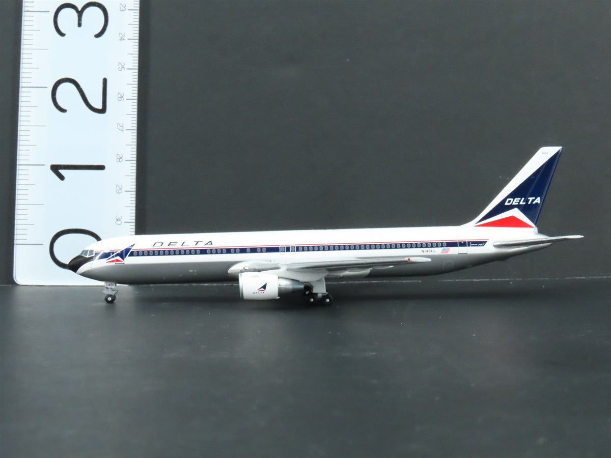 1:400 Scale GeminiJets GJDAL454 Delta Air Lines Boeing 767-300 Airliner