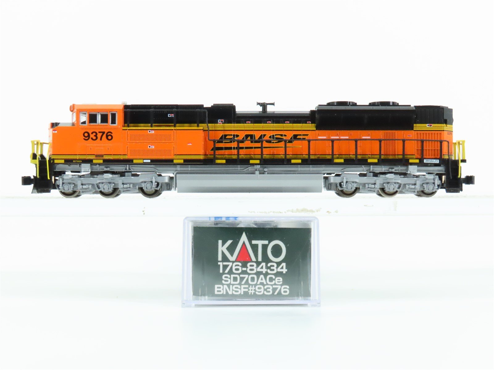 N Scale KATO 176-8434 BNSF Railway EMD SD70ACe Diesel #9376 - DCC Ready